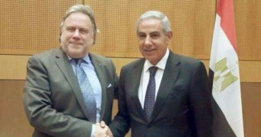 وزير التجارة والصناعة يبحث مع وزير الدولة اليونانى تنمية التعاون الاقتصادى  