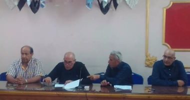 رئيس مدينة المحلة يجتمع بمسئولى الصرف الصحى 