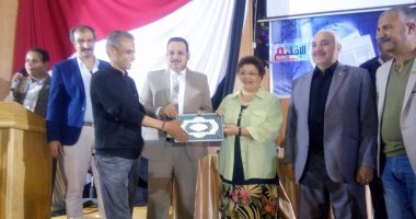 مساعد وزير التعليم تكرم 50 أخصائى صحافة بالإسماعيلية