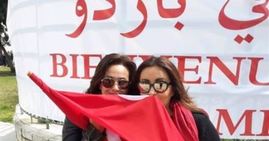 التونسيتان لطيفة وهند صبرى تدعمان بلادهما أمام ليبيا لحلم الوصول للمونديال