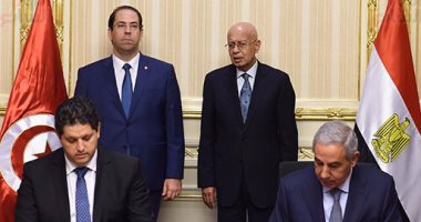 شريف إسماعيل لرئيس وزراء تونس: مبروك التأهل للمونديال ويارب منقابلش بعض (صور)