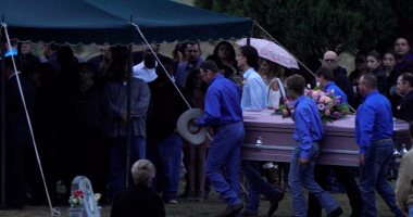 صور.. بدء مراسم دفن عدد من ضحايا مذبحة الكنيسة المعمدانية بولاية تكساس 