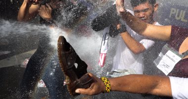 تظاهرات بالأحذية فى الفلبين احتجاجا على زيارة ترامب