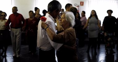 صور..  كبار السن بالبرازيل يشاركون بحفلة رقص فى ساو باولو