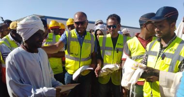 صور.. مشروع الطاقة الشمسية يكرم عمال أسوان لجهودهم فى إنجاز المرحلة الأولى
