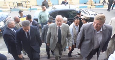صور.. وزير التنمية المحلية يصل الإسماعيلية لتفقد مستشفى أبو خليفة