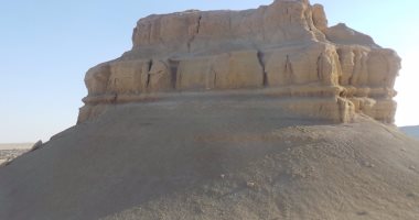 "صور".. جبل المدورة بالفيوم قبلة السياحة وساحة للرياضات الصحراوية