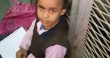 فيديو.. قارئ يطالب برعاية طفلة تبيع المناديل بمزلقان أرض اللواء