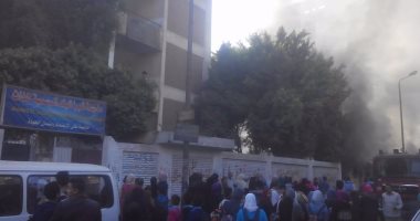 قارئ يشارك بصور حريق محلات بجوار المدرسة الرسمية للغات بشبرا الخيمة