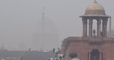 صور.. استمرار موجه الضباب الدخانى فى سماء الهند
