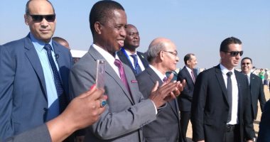 صور.. رئيس زامبيا يزور الأهرامات وأبو الهول