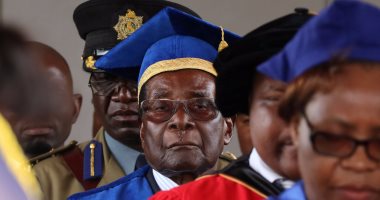 صور.. رئيس زيمبابوى يشارك فى مراسم حفل تخرج دفعة جامعية بالعاصمة