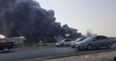 صور.. حريق ضخم بمصنع هايبتات للأثاث بالعبور.. و10 سيارات إطفاء للسيطرة عليه