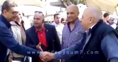 فيديو .. جولة محمود طاهر بـ"الجزيرة" وأعضاء الأهلى يلتقطون صور تذكارية