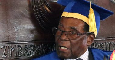 أول ظهور علنى لرئيس زيمبابوى بعد استيلاء الجيش على السلطة