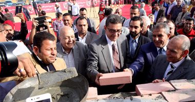 محمود طاهر يضع حجر الأساس  لفرع الأهلى بالتجمع الخامس