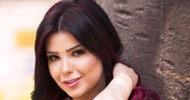 انهيار المطربة شيما بطلة كليب "عندى ظروف" عقب وصولها محكمة مصر الجديدة