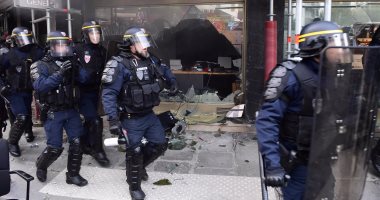 الشرطة الفرنسية تشتبك مع حراس يحتجون على أوضاع السجون