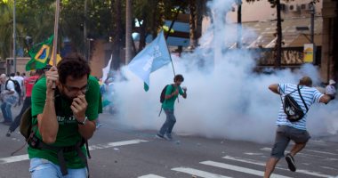 صور.. اشتباكات فى البرازيل احتجاجا على إلغاء محاكمة المتهمين بالفساد