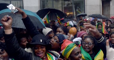 شعب زيمبابوى يخرج عن صمته.. احتفالات عارمة فى البلاد بعد استقالة موجابى