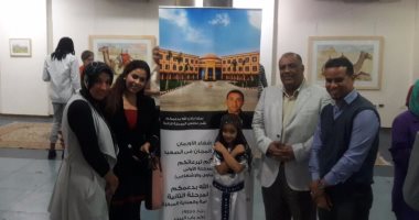 صور.. افتتاح معرض فنانة تشكيلية أمريكية بمكتبة مصر العامة بالأقصر 