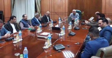 محافظ بورسعيد يجتمع بمجلس إدارة النادى المصرى الجديد