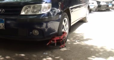 فيديو..المرور "يكلبش" سيارات تقف انتظار خاطئ بشوارع القاهرة