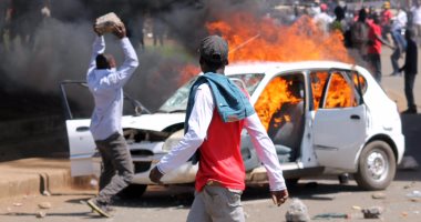 صور.. اندلاع أعمال شغب عقب إقرار المحكمة الكينية فوز الرئيس كينياتا