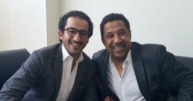 صور.. أحمد حلمى والشاب خالد فى جلسة "ضحك هيستيرية"