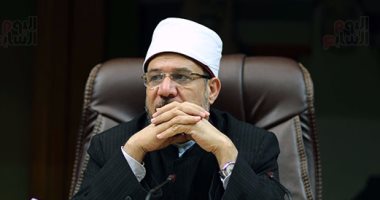 وزير الأوقاف يترأس اجتماع صندوق إعمار المساجد بعد عودته من البحر الأحمر
