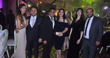 صور.. نجوم مسرح مصر وزوجاتهم يشاركون "ويزو وشريف حسنى" الـfirst dance ‎