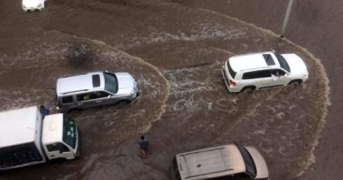 ننشر فيديوهات توضح توقف الحياة بمدينة جدة بسبب الأمطار
