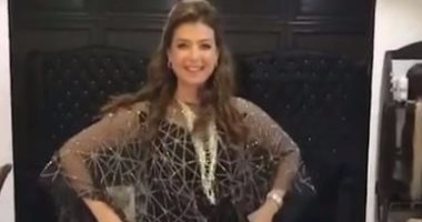 فيديو.. منال سلامة تستعرض فستانها فى مهرجان القاهرة السينمائى بـ "سلو موشن"