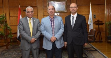 رئيس جامعة أسيوط يلتقى عميدين بكليات الطب والهندسة فى أول يوم عمل لهما