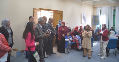 سكرتير عام المنيا يتفقد فعاليات ورش الحرف التراثية بالمجلس القومى للمرأة
