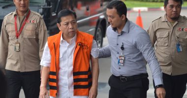 صور.. اعتقال رئيس البرلمان الإندونيسى للتحقيق معه فى قضايا فساد