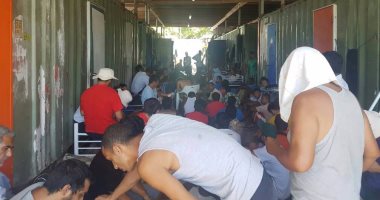 صور.. شرطة بابوا غينيا تغلق مركز احتجاز أسترالى يقيم فيه لاجئين