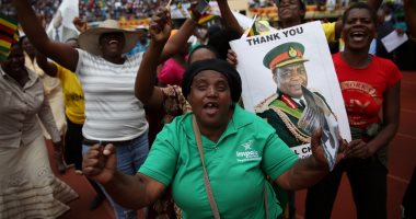 صور.. الآلاف يحتفلون بزيمبابوى بعد تنصيب منانجاجوا رئيسا للبلاد