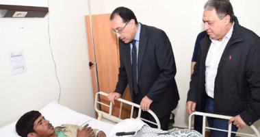 صور.. القائم بأعمال رئيس الوزراء يزور مصابى حادث مسجد العريش الإرهابى بالمستشفيات