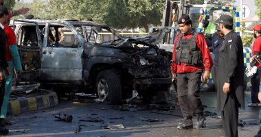 صور.. مقتل شخصين وإصابة 6 أخرين فى انفجار استهدف مسؤول بالشرطة باكستان