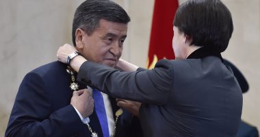صور.. تنصيب سورون بك جينبيكوف رئيسا لقرغيزستان فى أول انتقال سلمى للسلطة