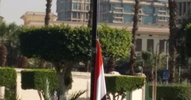 صور.. جامعة القاهرة تنكس الأعلام حدادآ على أرواح ضحايا مسجد الروضة