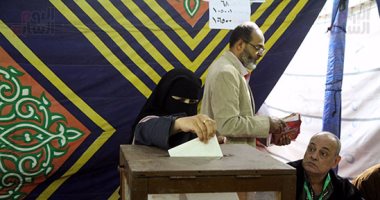 لجنة الإشراف على انتخابات نادى الشمس تطالب بتخصيص موظفات للكشف عن المنتقبات (صور)