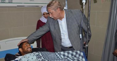 محافظ الإسماعيلية يتابع حالة المصابين بحادث "مسجد الروضة" بالمستشفى العام