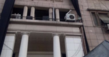 صور.. شارة سوداء على مبنى نقابة المحامين حدادا على شهداء حادث مسجد الروضة