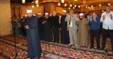 محافظ جنوب سيناء يؤدى صلاة الغائب على أرواح شهداء مسجد الروضة
