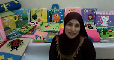 فيديو.. التعليم بـ"الهاند ميد".. شيماء تعلم الأطفال بوسائل تعليمية غير تقليدية