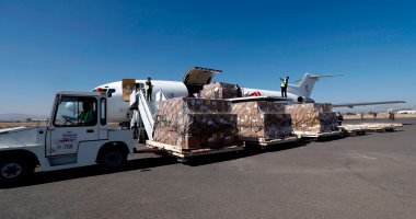 الهلال الأحمر الكويتى: إقلاع طائرة مساعدات ثانية لإغاثة اليمنيين فى سقطرى