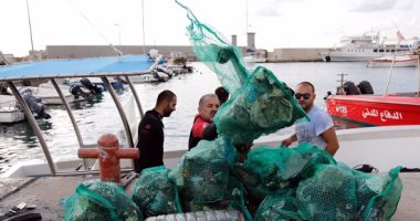 صور.. "تنظيف مياه البحر" مبادرة الغواصين اللبنانيين لإزالة القمامة