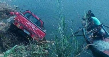 إصابة سائق فى حادث انقلاب سيارة نقل محملة بالدواجن فى إحدى ترع البحيرة